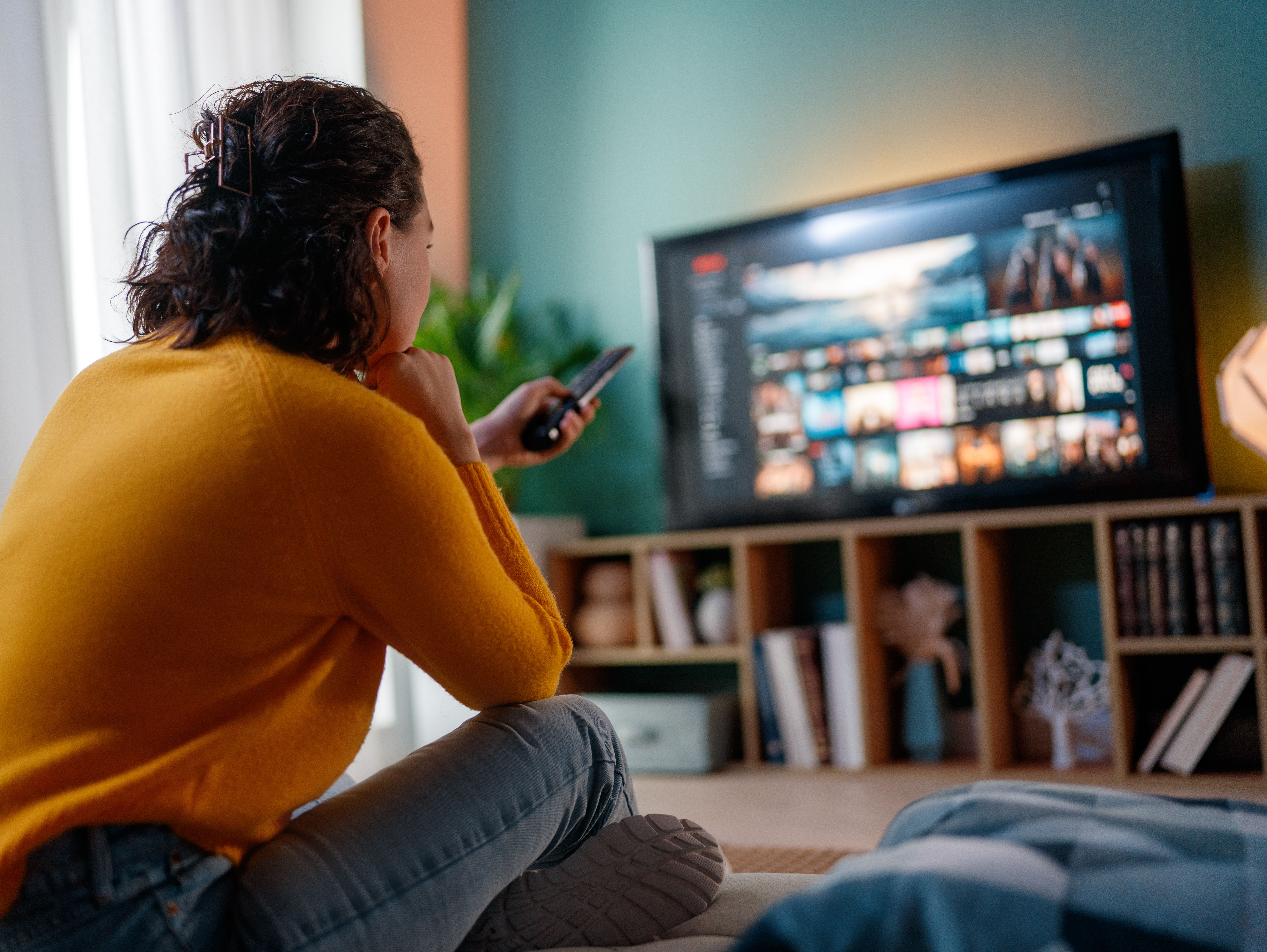 The Streaming Tsunami: Navigating the Converging Tides of FAST, AI, and Glocalization in the OTT Era